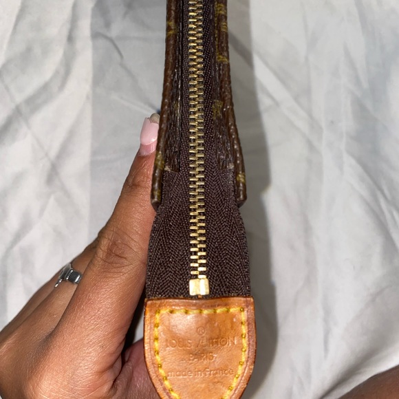 ❌SOLD❌ Louis Vuitton Pouche AUTHENTIC - Picture 3 of 5
